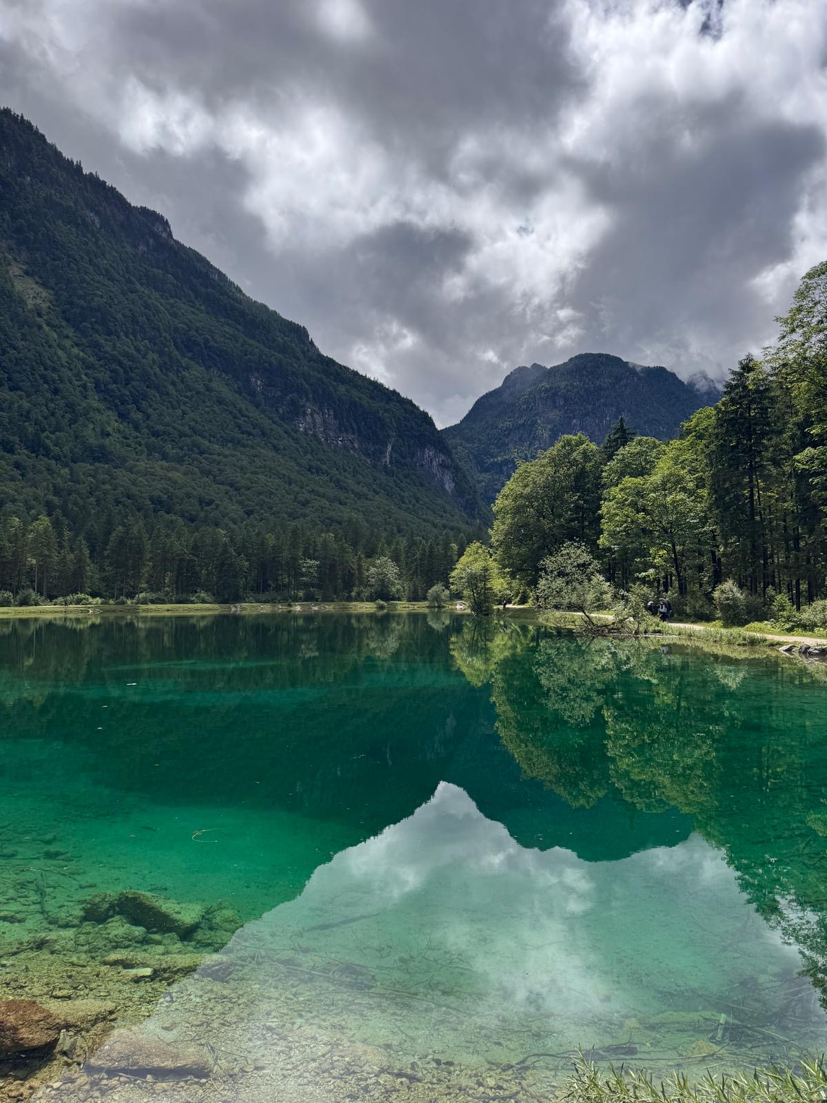 Bergspiegelung im türkisen Bluntausee